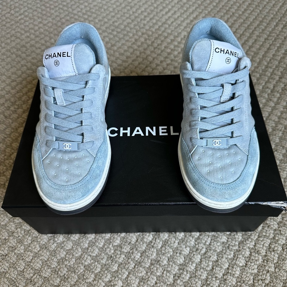 GORGEOUS CHANEL LIGHT BLUE BLUE SNEAKERS FROM 2022 SPRING/SUMMER. SIZE 36. - Picture 2 of 8